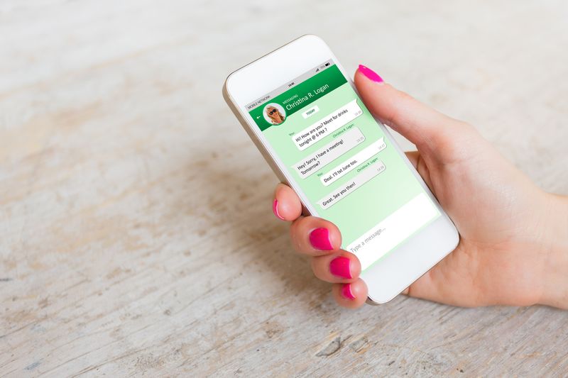 Cómo comunicarse por WhatsApp con la gente del trabajo
